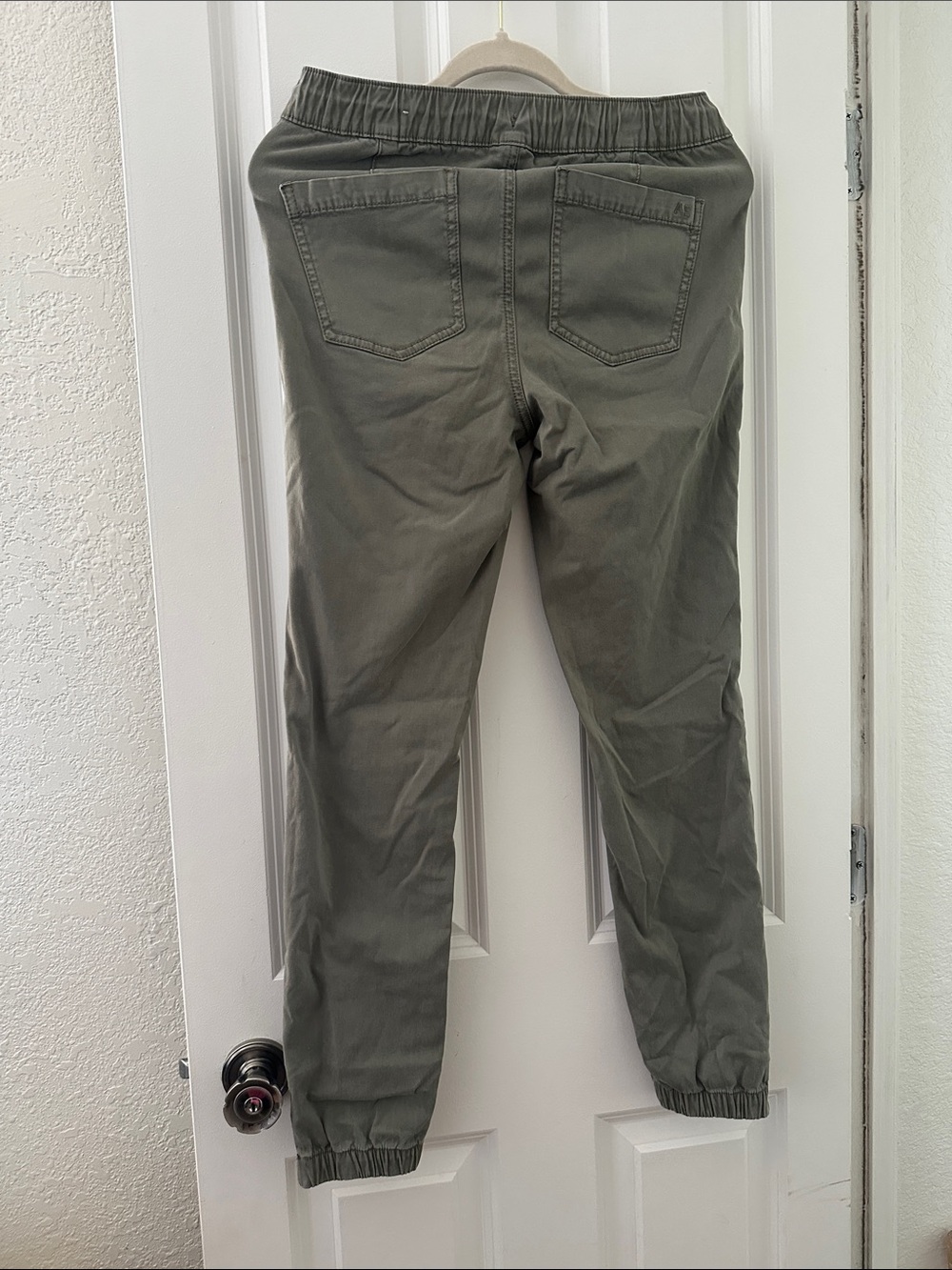 Drawstring Joggers 🫒✨ - Picture 3 of 3